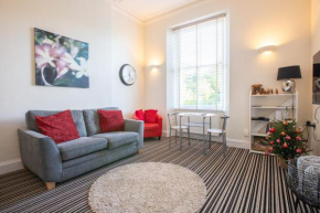 Cosy Flat in Victorian Villa- Parking & Garden